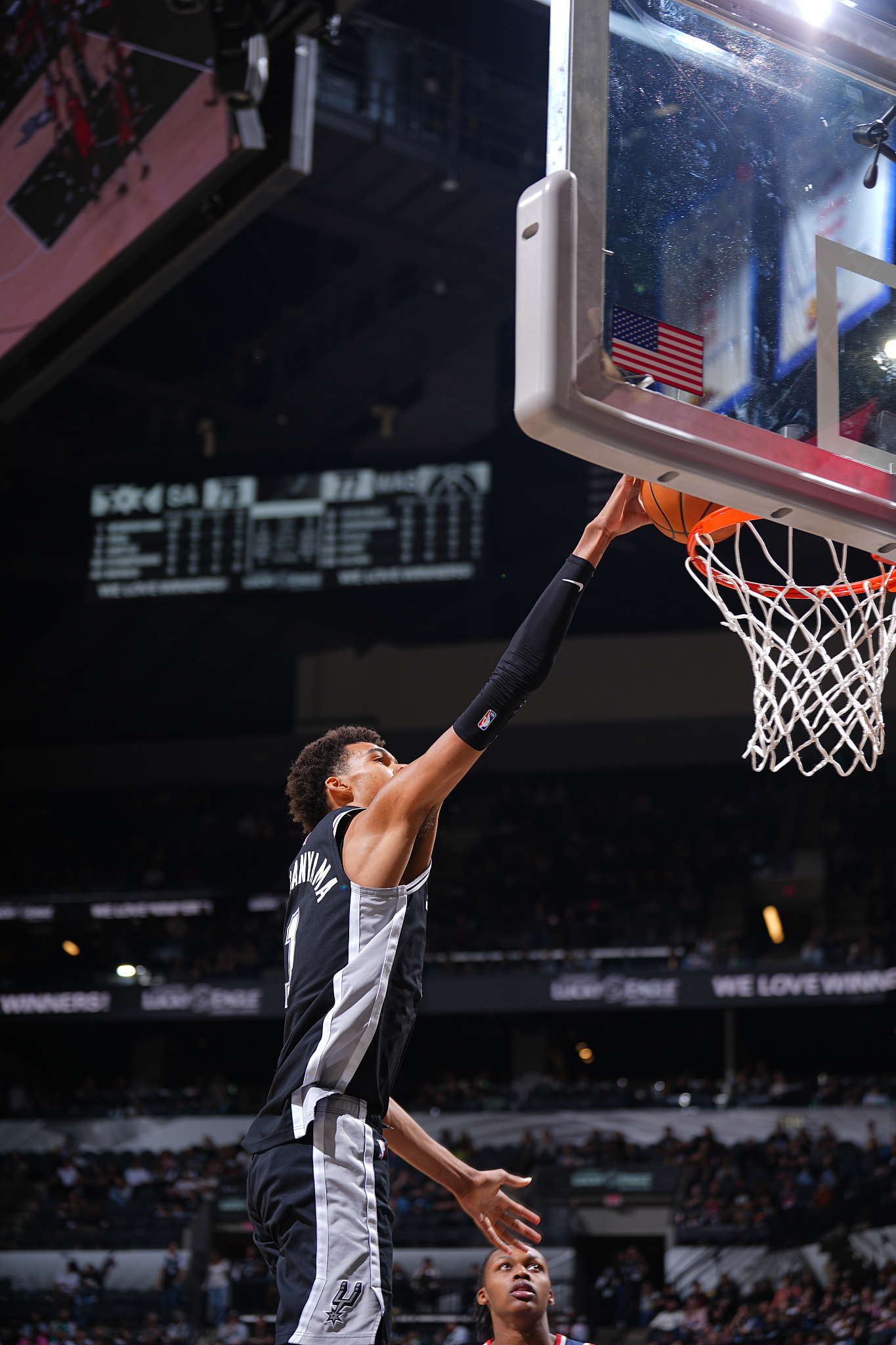 体育娱乐-包含窗口期圣安东尼奥马刺备战全明星赛，篮板制胜细节曝光，赛场秩序良好，年轻球员得到机会的词条