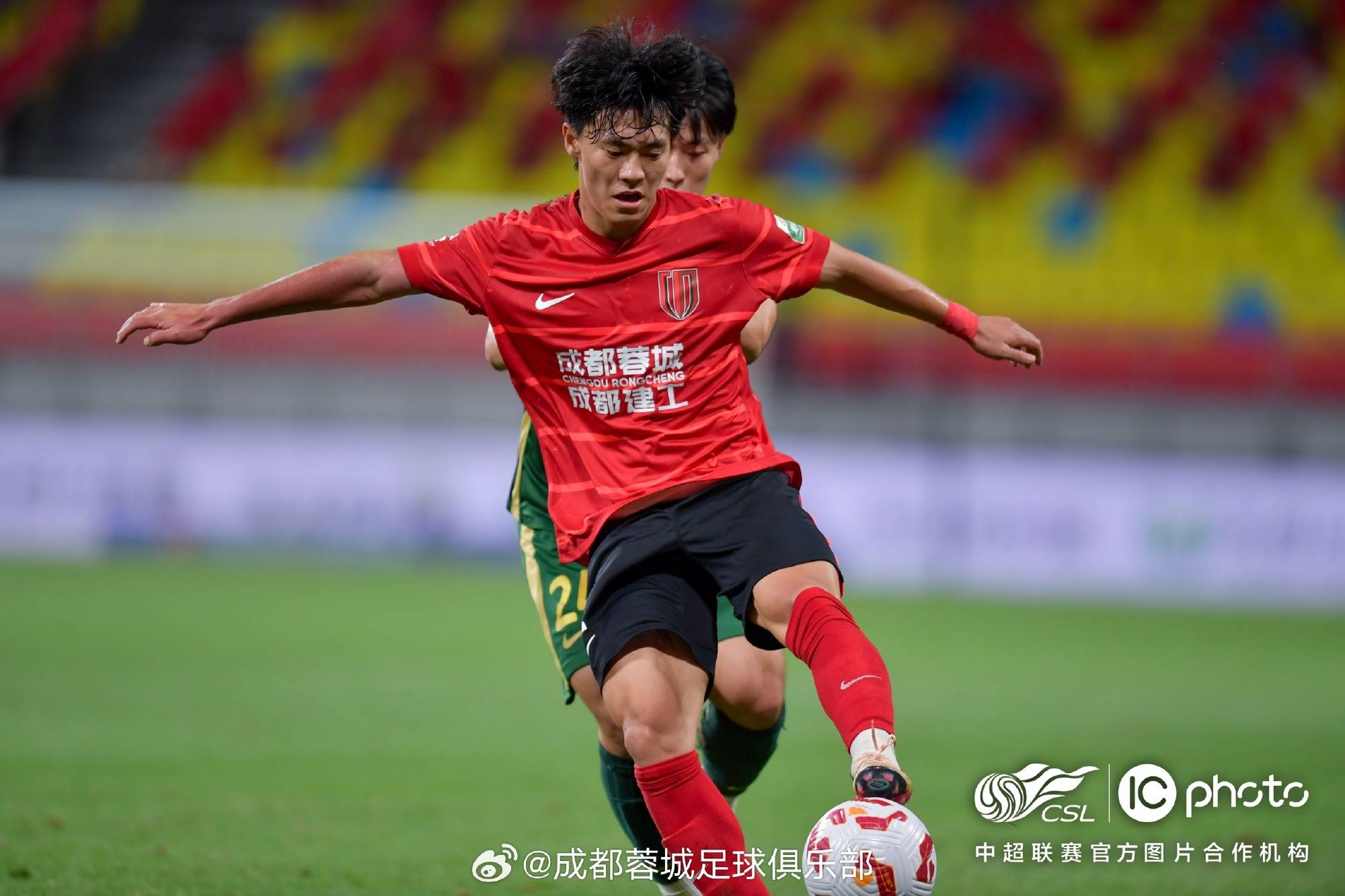 电竞官网-包含清晨成都蓉城调整名单以备中超，迎来里程碑环节打磨，赛场秩序良好，球探报告显示潜力的词条